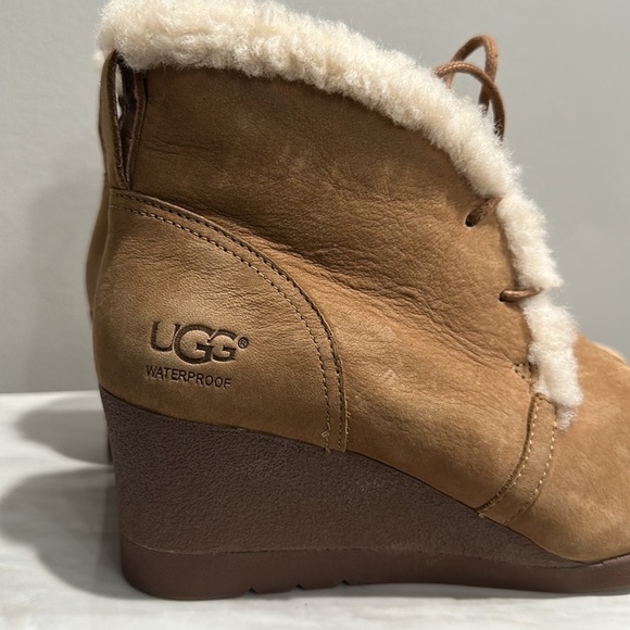 Ugg  women’s Jeovana Wedge Boots Size 8.5 - Picture 4 of 14